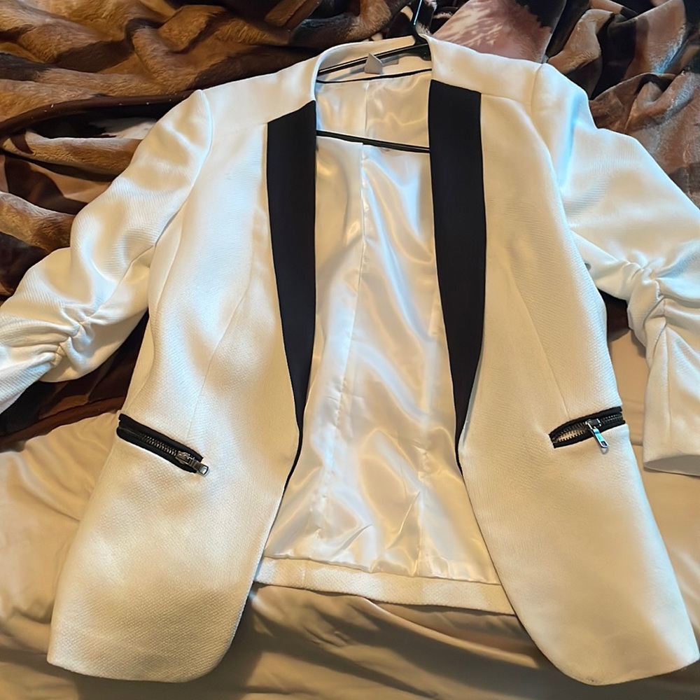 Super cute white and black tuxedo blazer from H&M
